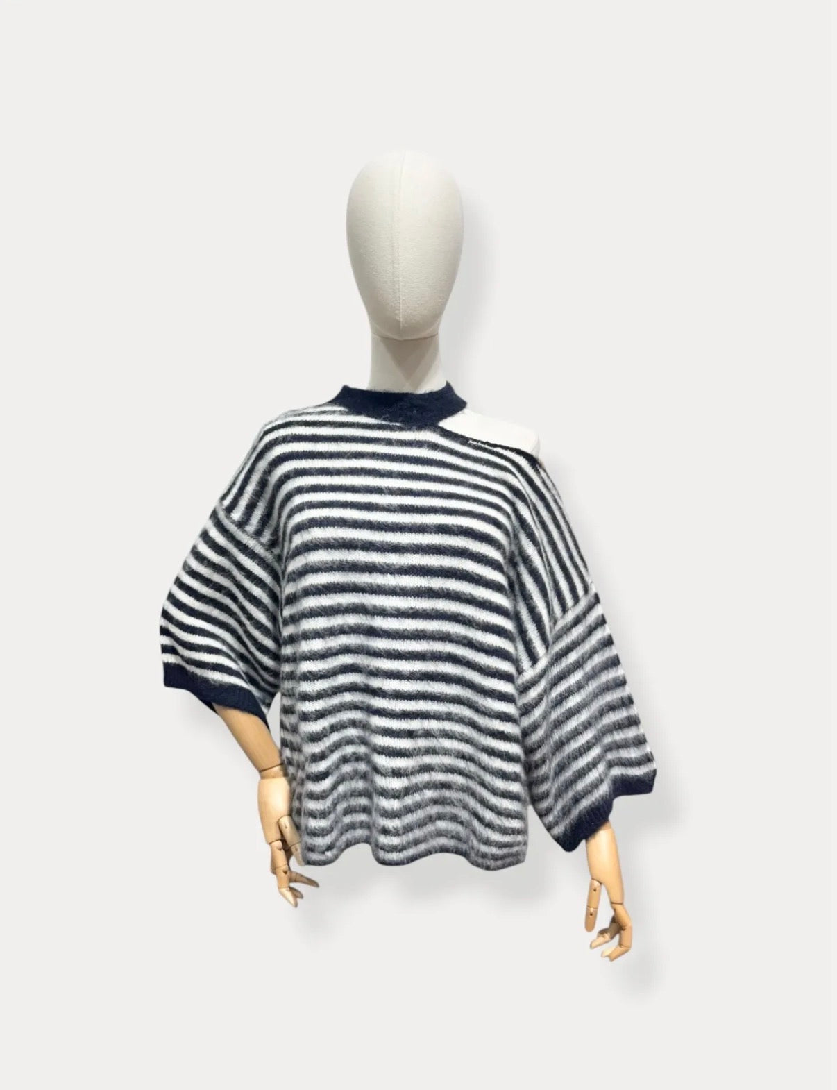 Stripped amelie pull