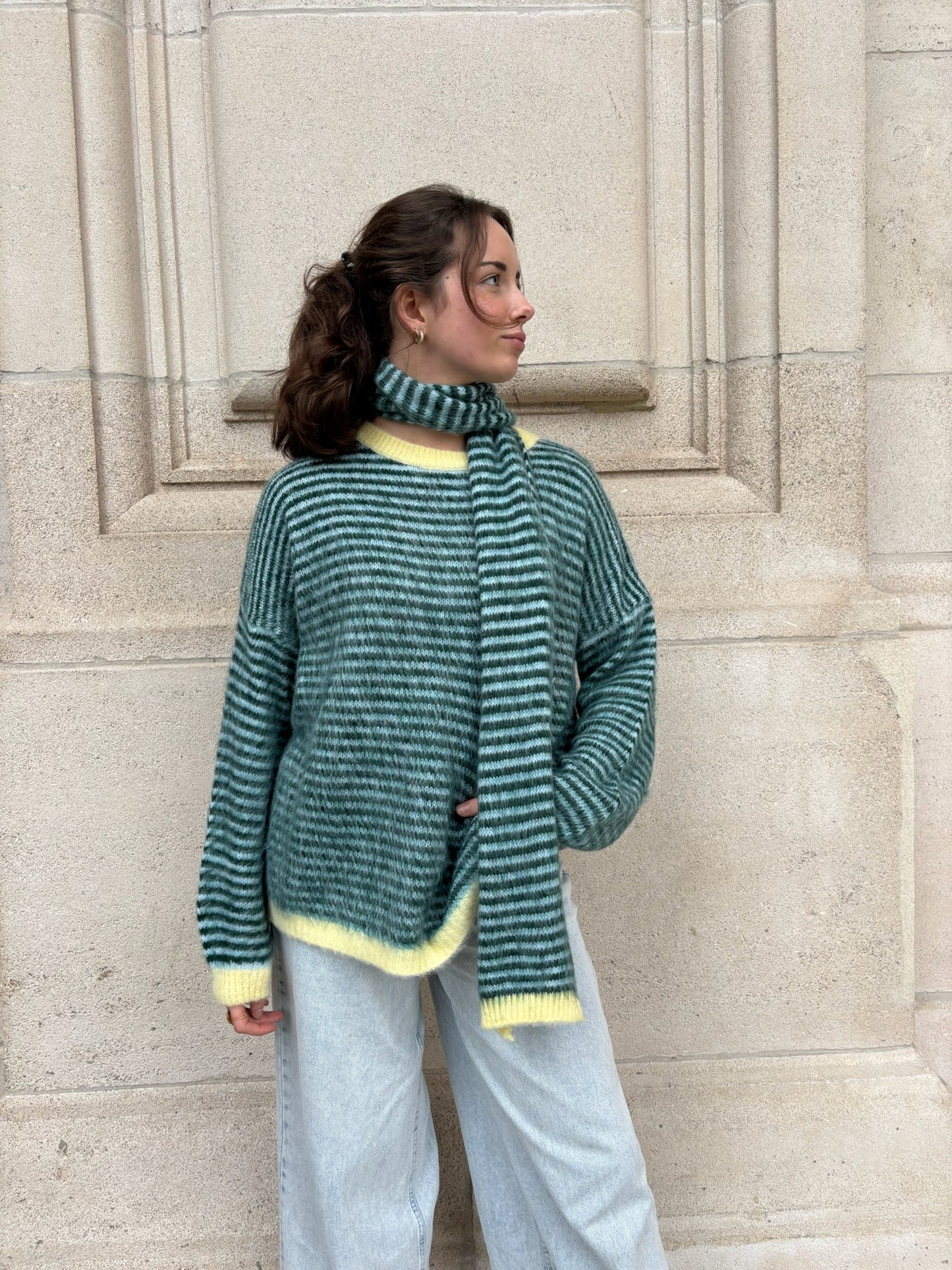 Pluffy pull and scarf combo